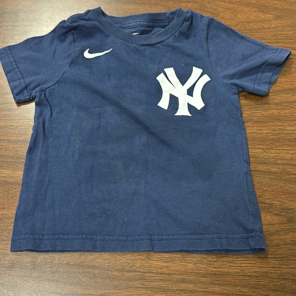 Toddler Nike Yankees tshirt size 2T